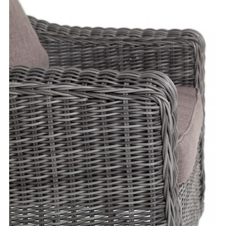 кресло из искусственного ротанга