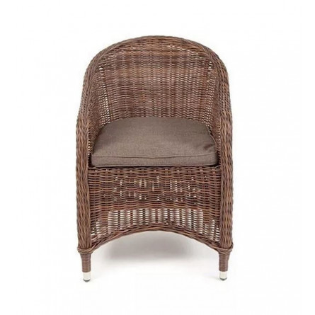 плетеное кресло из искусственного ротанга