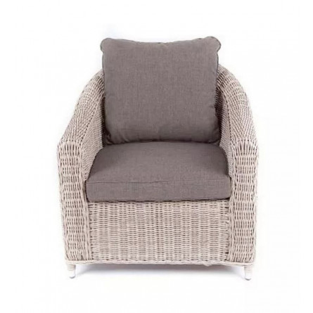 кресло из искусственного ротанга