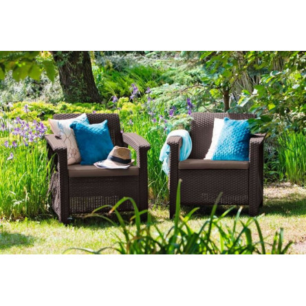 коричневый