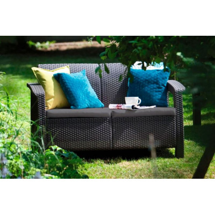 коричневый