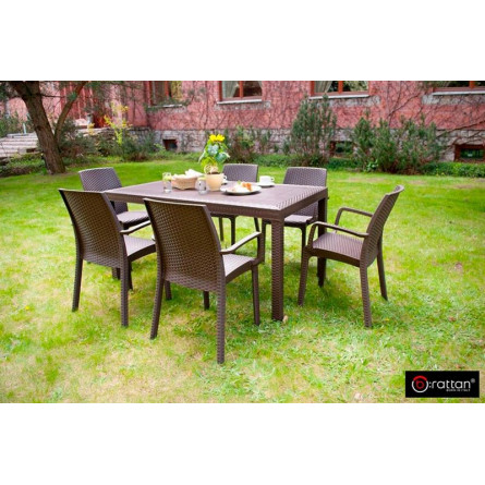 коричневый