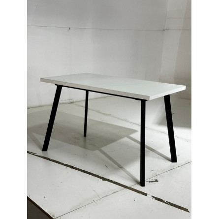 Стол ФИН 140 Белый, стекло/ Черный каркас М-City