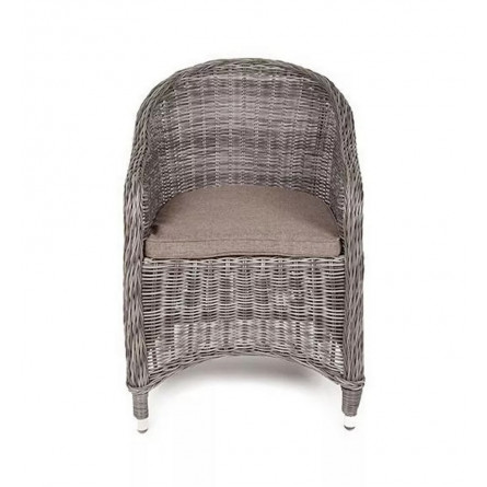 плетеное кресло из искусственного ротанга