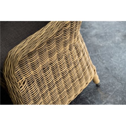 "Равенна" плетеное кресло из искусственного ротанга, цвет соломенный с серой подушкой