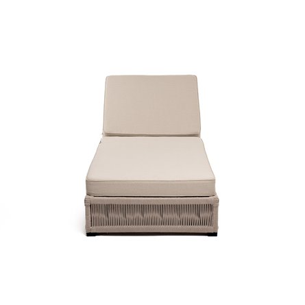 "Ривьера" шезлонг плетеный из роупа, каркас алюминий белый муар, роуп бежевый круглый, ткань бежевая 052